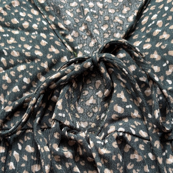 Dark Green Leopard 🐆 Women's Top - Picture 6 of 8